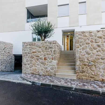 Alius Deluxe Ii דירה